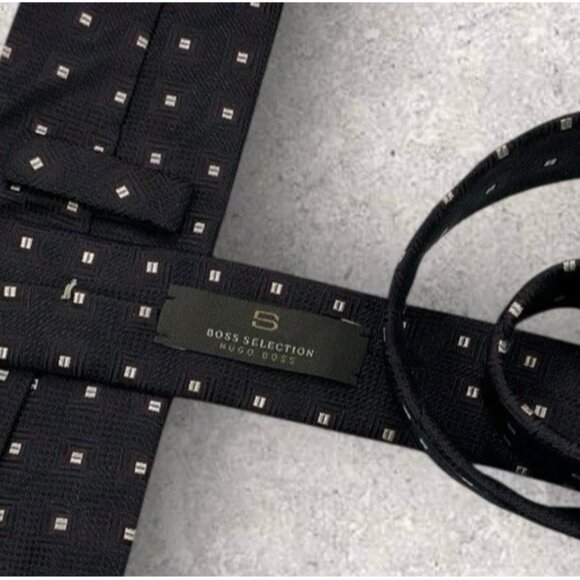 BOSS SELECTION TRIFOLD Silk Tie ITALY Black Purple Geometric W:3.5" EUC - Picture 2 of 6